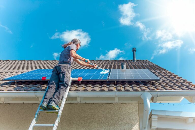 Lire la suite à propos de l’article Trouver les Meilleurs Installateurs de Panneaux Solaires pour Autoconsommation dans les Vosges